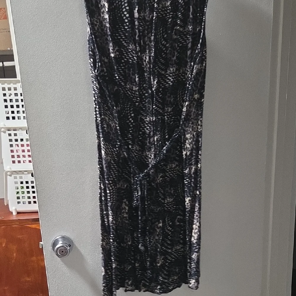 Jaclyn Smith Black and White Maxi Dress - Picture 4 of 4